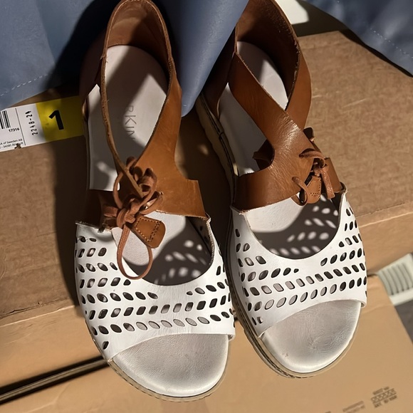 Dorking Sandals - Picture 3 of 3